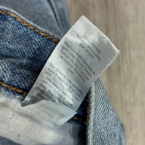 Pac Sun Vintage High Rise Distressed Button Fly Shorts Size 25 Light Wash Denim - Picture 5 of 7